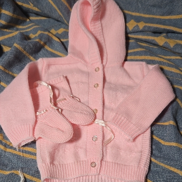 Vintage | Hooded Baby Cardigan with Booties - Picture 1 of 6